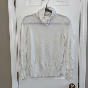 Women’s Mossimo Turtleneck/cowl neck sweater.